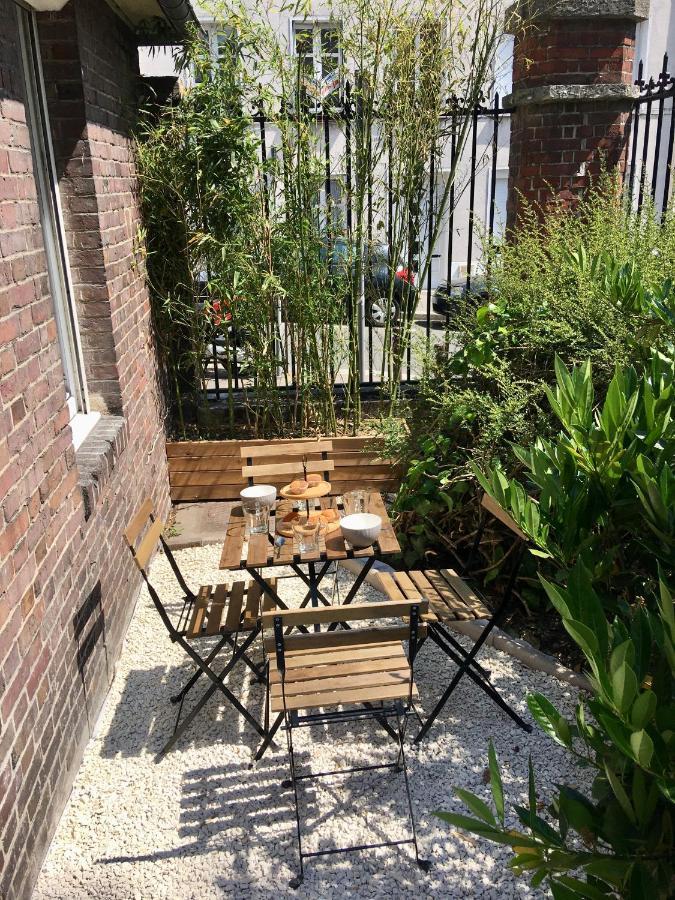La Cabane Urbaine Et Son Jardin Ruan Exterior foto