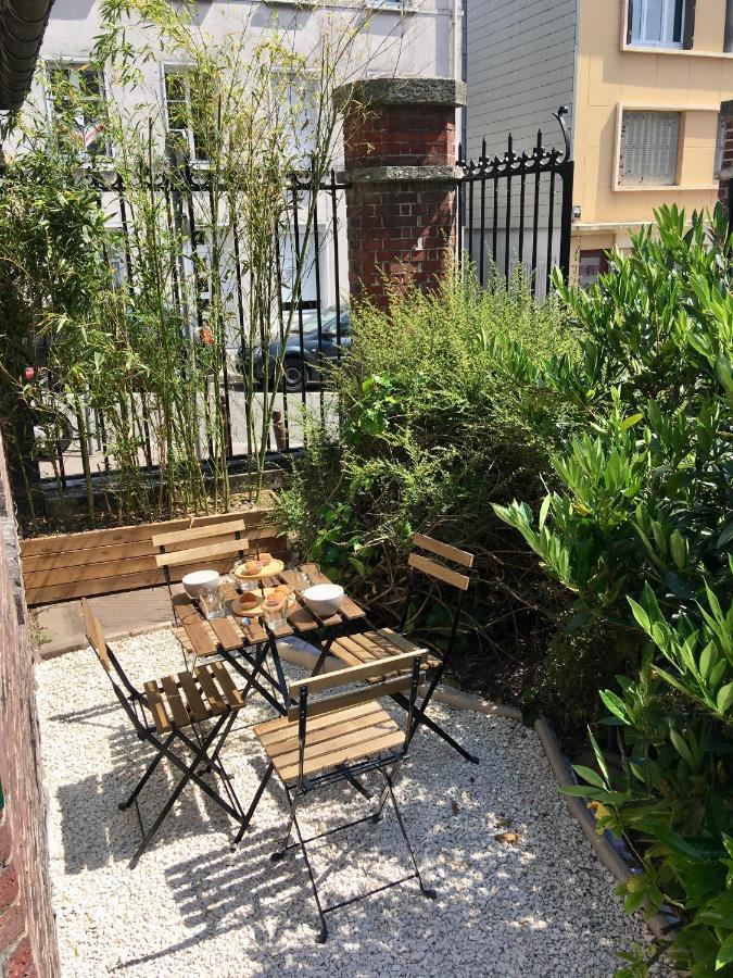 La Cabane Urbaine Et Son Jardin Ruan Exterior foto